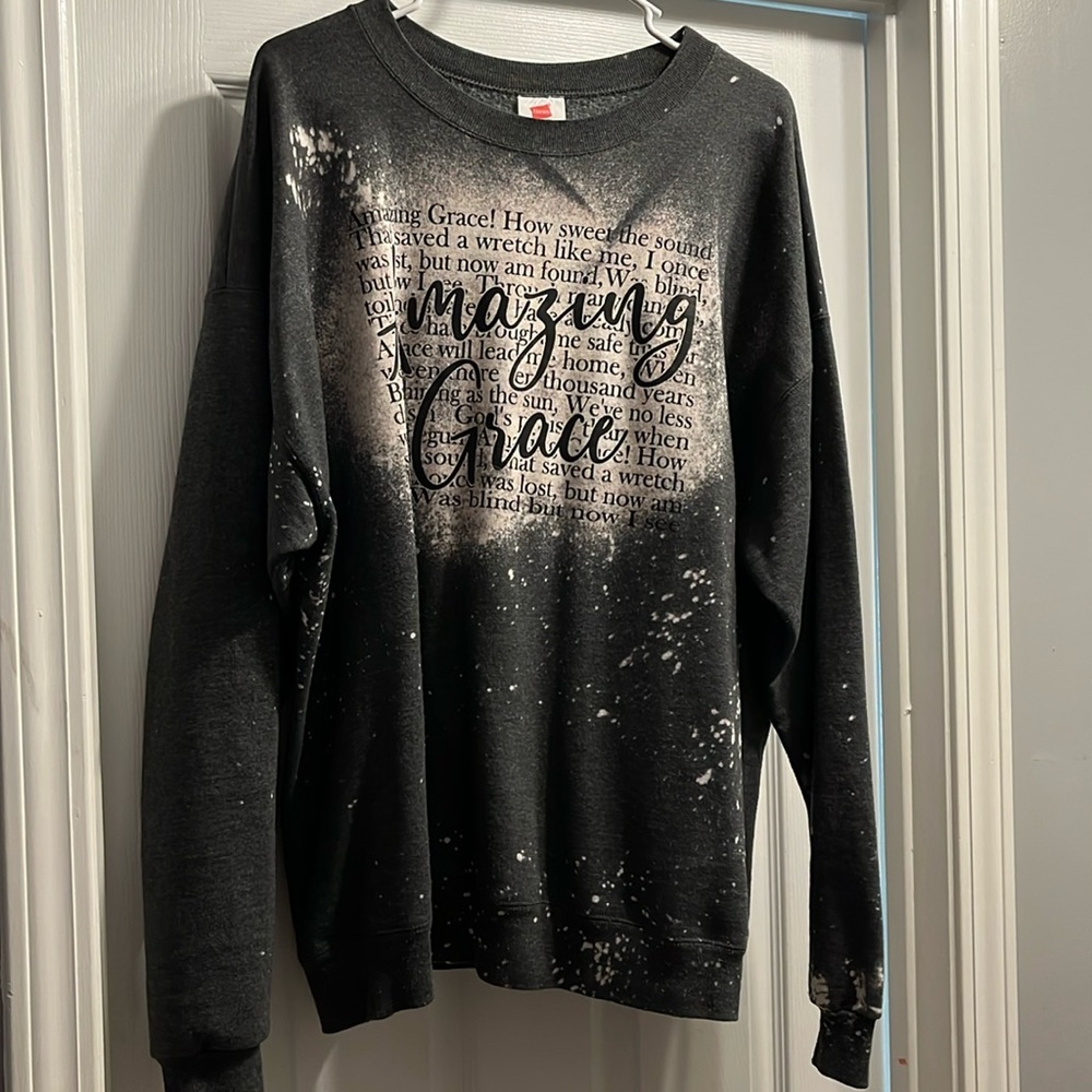 Haynes XL gray sweatshirt.
